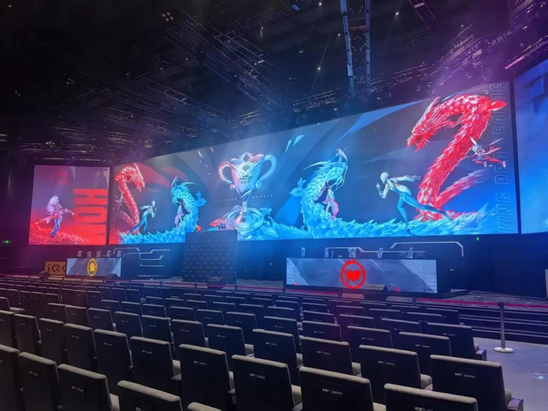 炫酷电竞比分板子显示英雄联盟实时比分和选手数据