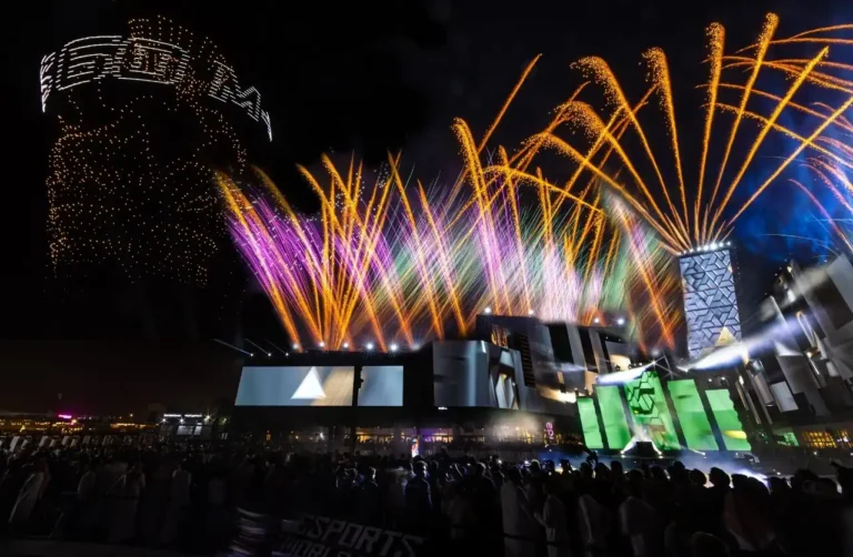 霓虹灯照亮的电竞游戏setup，屏幕显示比赛赔率和博彩界面，未来感十足。